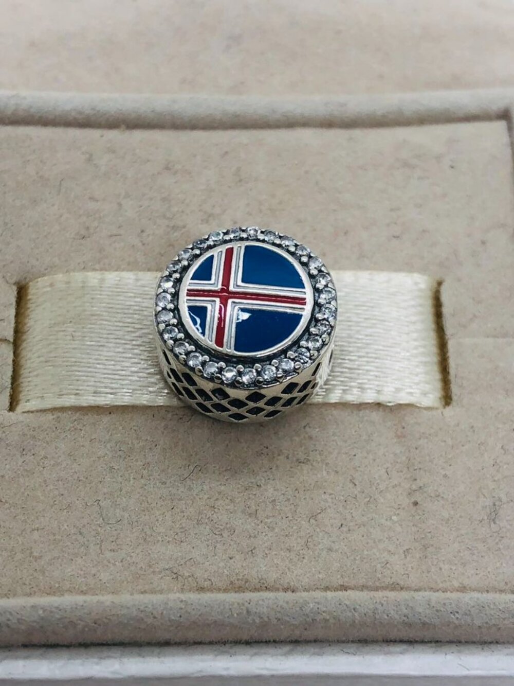 ✨🔥PANDORA Country Of Iceland EXCLUSIVE Flag Round Sparkling CHARM